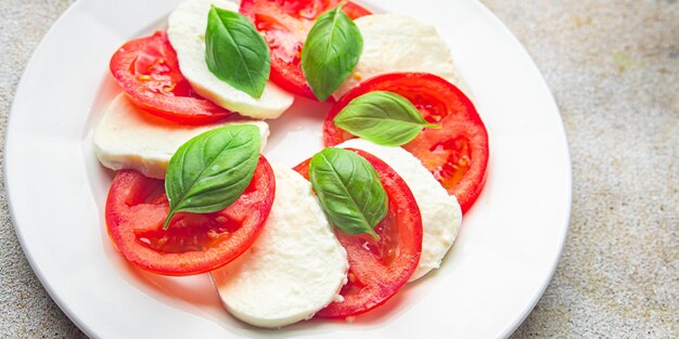 salade caprese mozzarella et basilic tomate repas frais collation alimentaire sur la table copie espace alimentaire