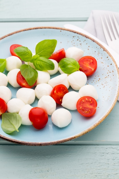 Salade caprese traditionnelle italienne