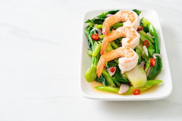 Salade de chou chinois épicée aux crevettes - Cuisine asiatique