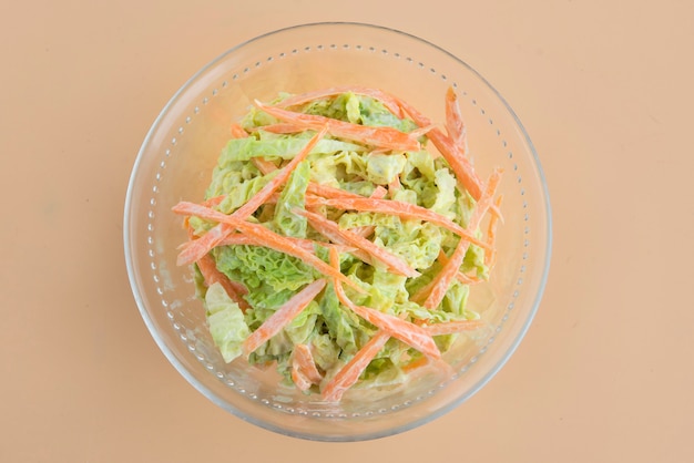 Salade de chou, salade de chou, carotte, mayonnaise et moutarde