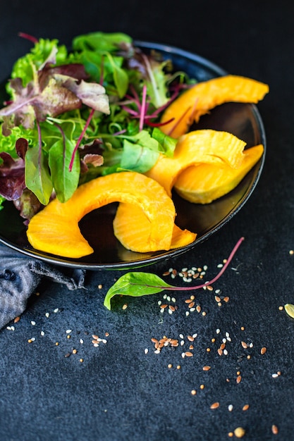 salade de citrouille en bonne santé feuilles de laitue ingrédient biologique manger