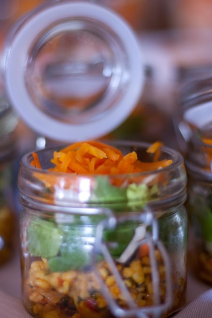 Salade de collation dans un pot