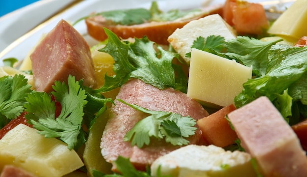 Salade Comtoise< cuisine franc-comtoise, la salade française classique est pleine de saveur et de texture,