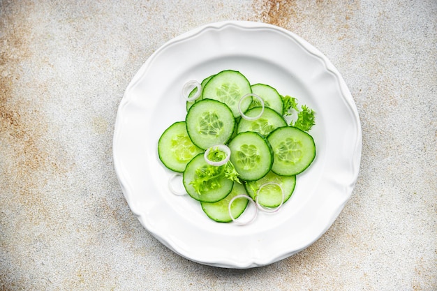 salade de concombre légume frais repas sain collation alimentaire sur la table copie espace arrière-plan alimentaire