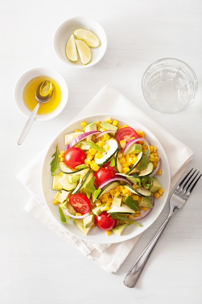 Salade de courgettes en spirale aux légumes