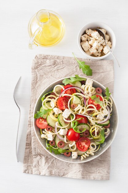 Salade de courgettes en spirale aux légumes