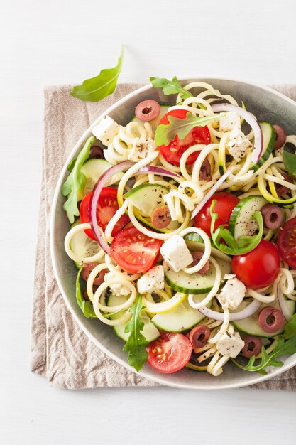 Salade de courgettes en spirale aux légumes