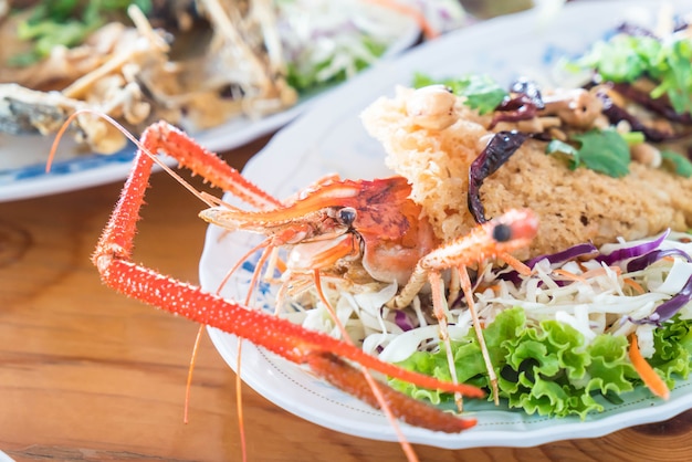 Salade de crevettes croustillante