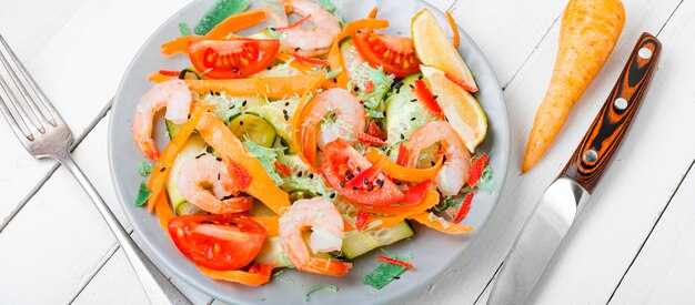 Salade de crevettes et légumes