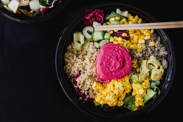 Photo salade détox végétalienne au quinoa