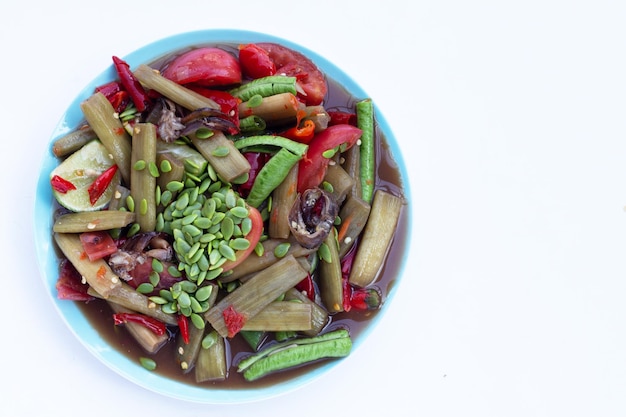 Salade épicée de tiges de lotus Recettes de cuisine thaïlandaise