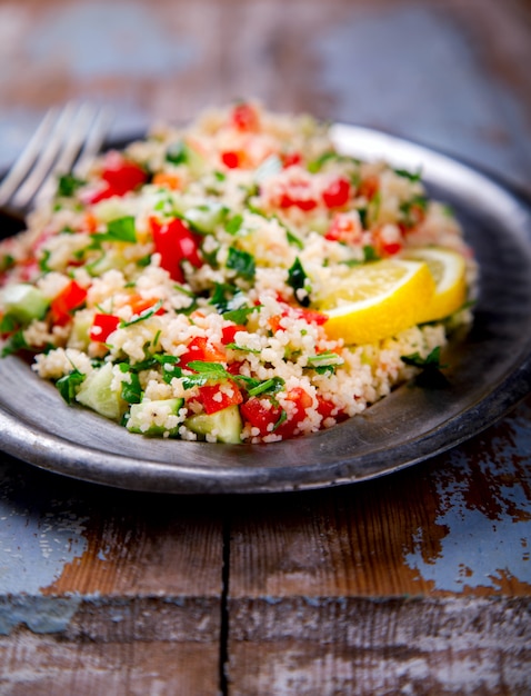 Salade estivale au taboulé et couscous.