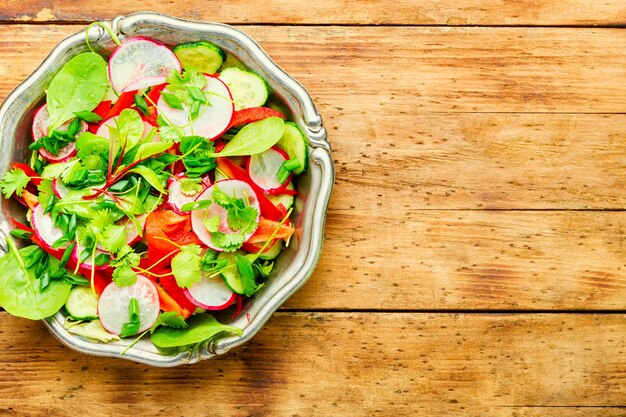 Salade d'été végétalienne