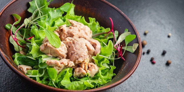 Salade de foie de morue mélange pétales laitue feuilles poisson gras fruits de mer oméga3 vitamine apéritif repas frais