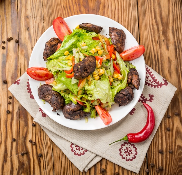 Salade de foie de poulet aux cassis