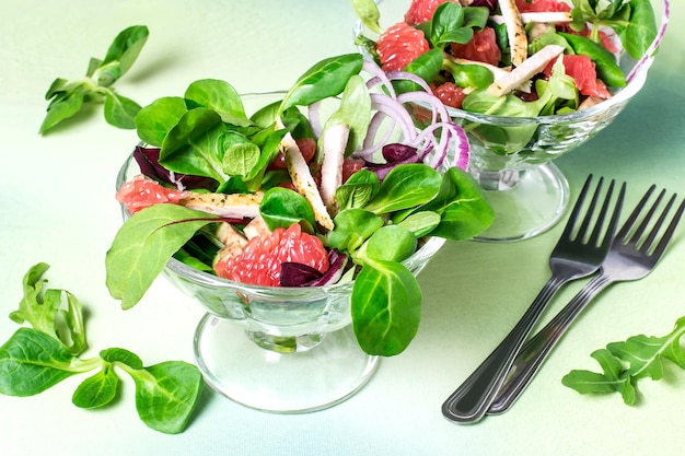 Salade fraîche au poulet pamplemousse et avocat