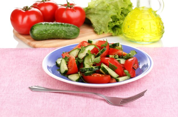 Salade fraîche aux tomates et concombres
