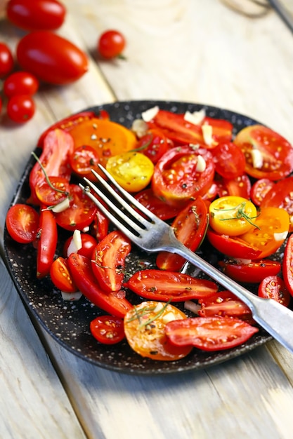 Salade fraîche aux tomates fraîches