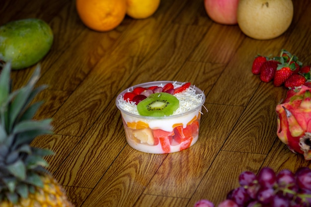 La salade de fruits est un aliment sain et facile à préparer à la maison