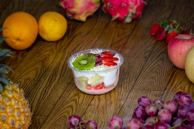 La salade de fruits est un aliment sain et facile à préparer à la maison