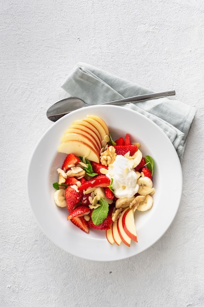 Salade de fruits d'été saine