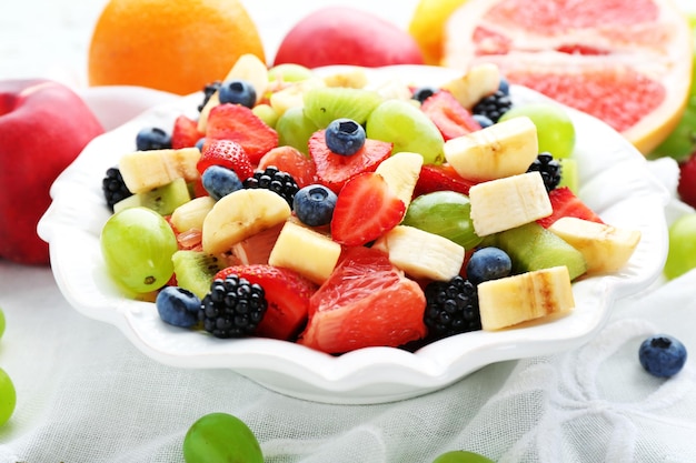 Salade de fruits frais en gros plan