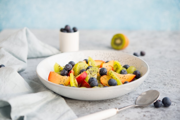 Salade de fruits frais naturels aux graines de Chia,