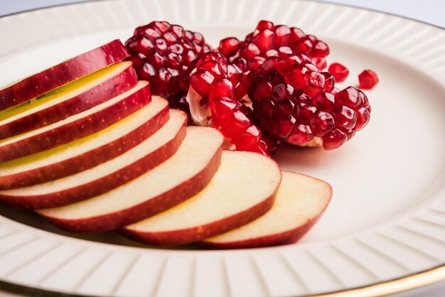 Salade de fruits ou fruits coupés petit-déjeuner diététique sain