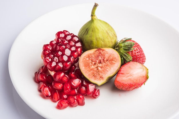 Salade de fruits ou fruits coupés petit-déjeuner diététique sain