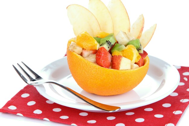 Salade de fruits en orange évidé isolated on white