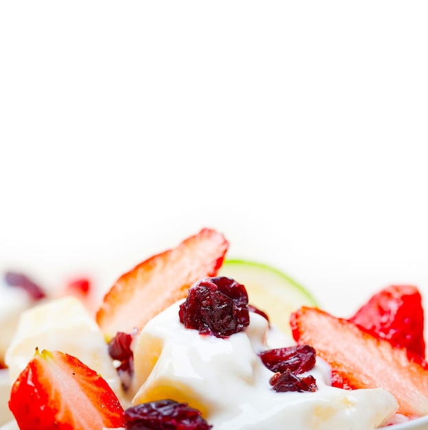 Salade de fruits et yaourt petit-déjeuner sain