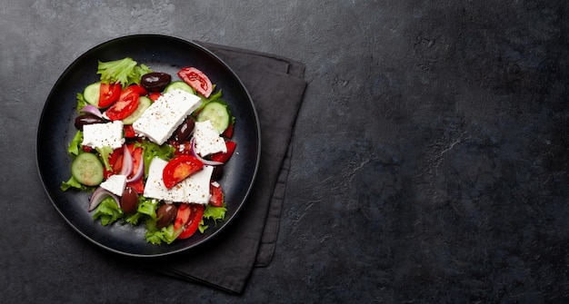 Salade Grecque avec Légumes Frais et Feta