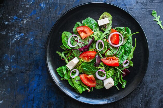 Salade grecque légumes fromage collation végétarienne