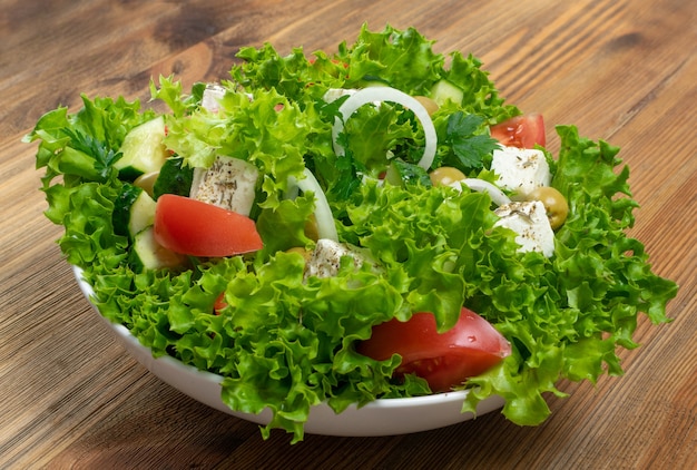 Salade grecque sur table