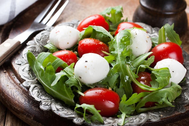 Photo salade italienne fraîche à la mozzarella