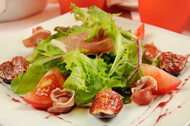 Salade de jambon et figues