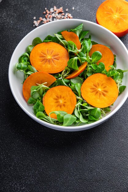 salade de kaki laitue verte salade de maïs repas frais collation alimentaire sur la table copie espace alimentaire