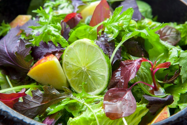 Salade de laitue petit-déjeuner continental légumes végétarisme