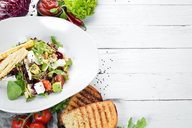 Salade de légumes au fromage feta Nourriture Vue de dessus Espace libre pour votre texte