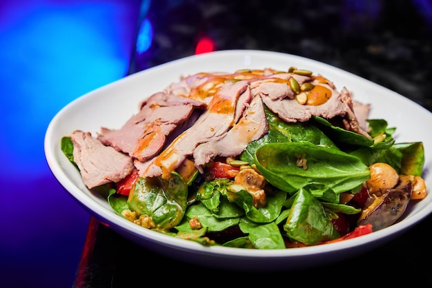 Salade de légumes aux épinards de veau et graines de courge