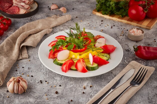 Salade de légumes aux légumes frais