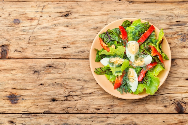 Salade de légumes aux oeufs