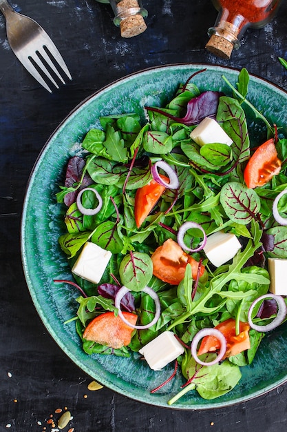 salade de légumes collation végétarienne au fromage grec