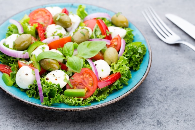 Salade de légumes frais Salade caprese caprese