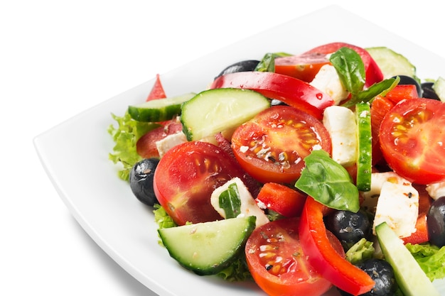 Salade de légumes frais et savoureux dans un bol