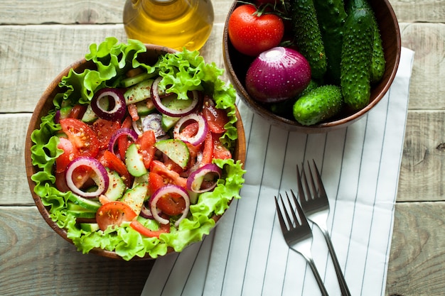 Salade de légumes frais.