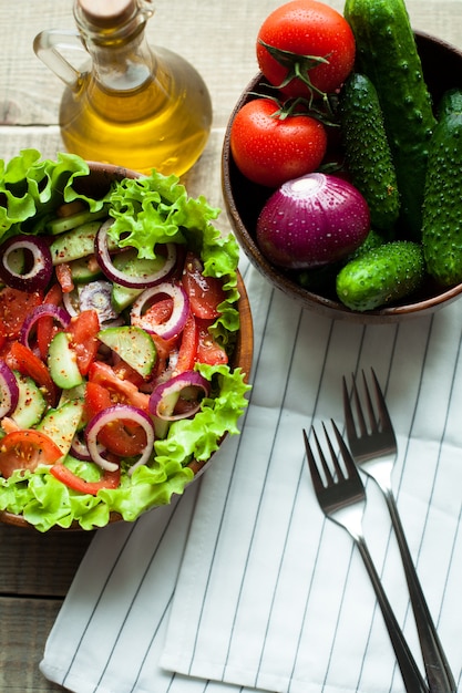 Salade de légumes frais.