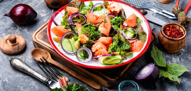 Salade de légumes de printemps