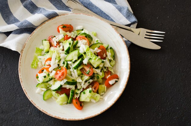 Salade de légumes sains de légumes frais.