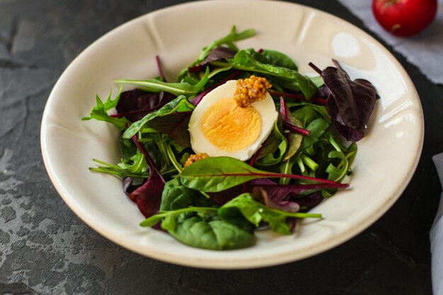 Salade avec mélange de feuilles de laitue